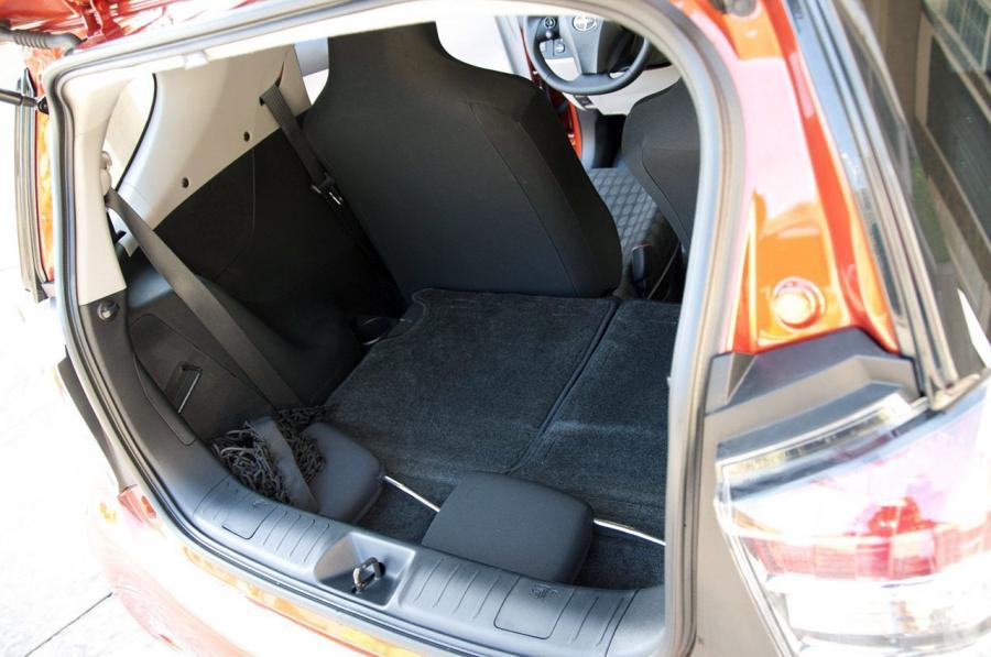Багажник Scion iQ 2012 года  (фото 7 из 128)
